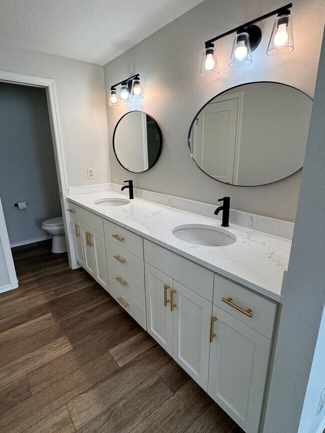 Building Photo - REMODELED Home Featuring LVP Flooring Thro...