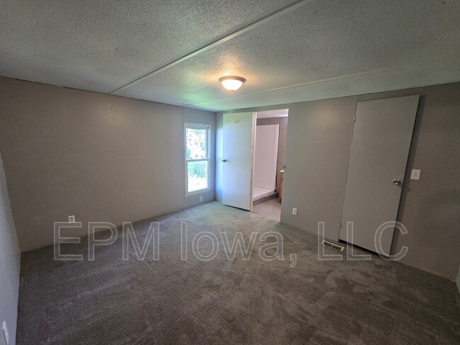 Building Photo - 700 W Ridgeway Ave