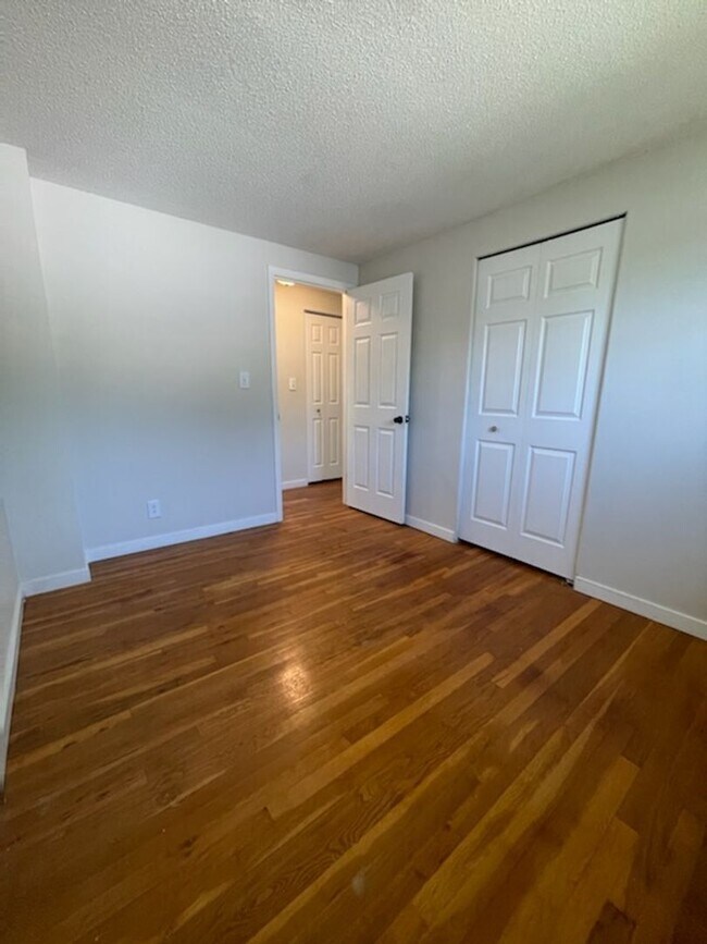 Building Photo - Modern 4-Bedroom Gem in East Columbus with...