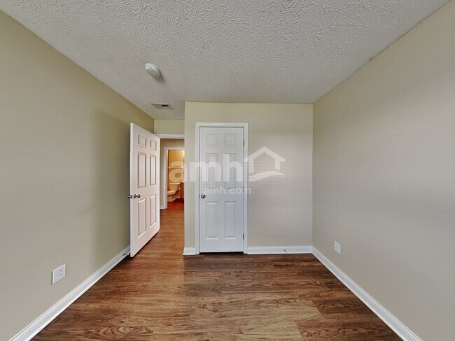 Building Photo - 7852 Highbrook Dr