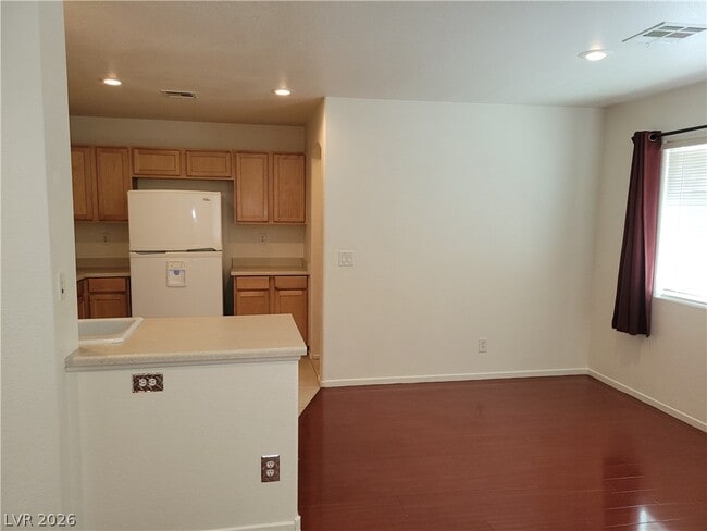 Building Photo - 9275 Hollander Ave