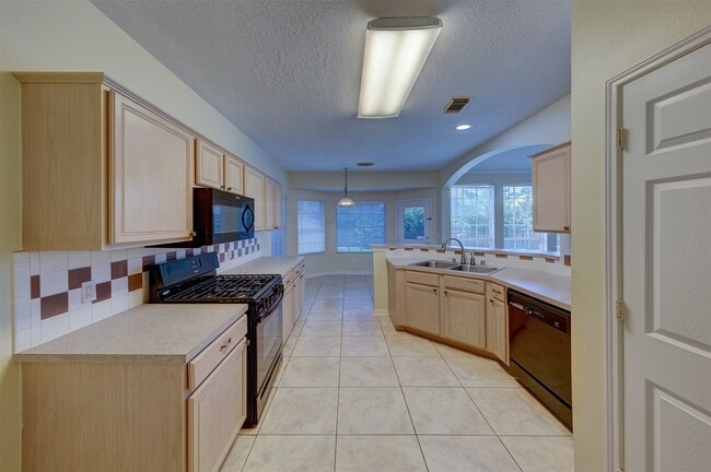 Building Photo - 2610 Ledgebrook Ln