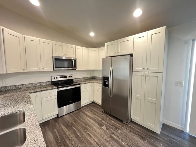 Building Photo - AWESOME 3 BD/2BA Home in Ocklawaha!!!