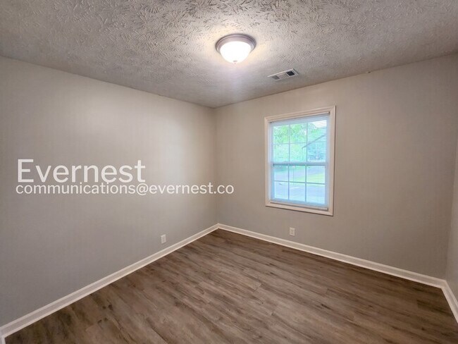 Building Photo - 908 Hickory Dr