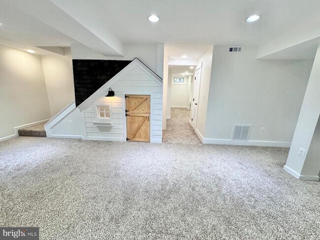 Building Photo - 15 River Oak Dr