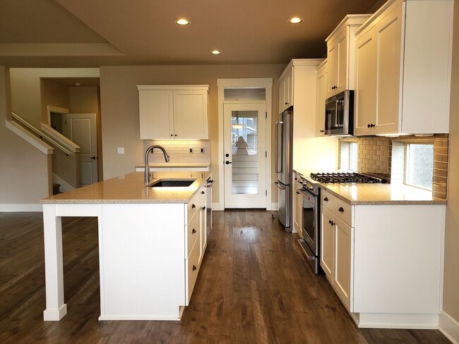 Building Photo - 20863 Gateway Dr