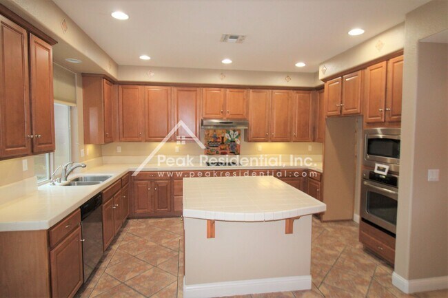 Building Photo - Wonderful 4bd/2.5ba Elk Grove Home with 3 ...