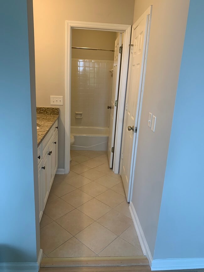 Building Photo - 2719 Selwyn Ave