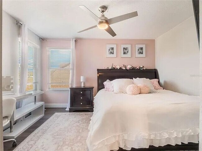 Building Photo - Stunning 5 bedroom home in Longwood