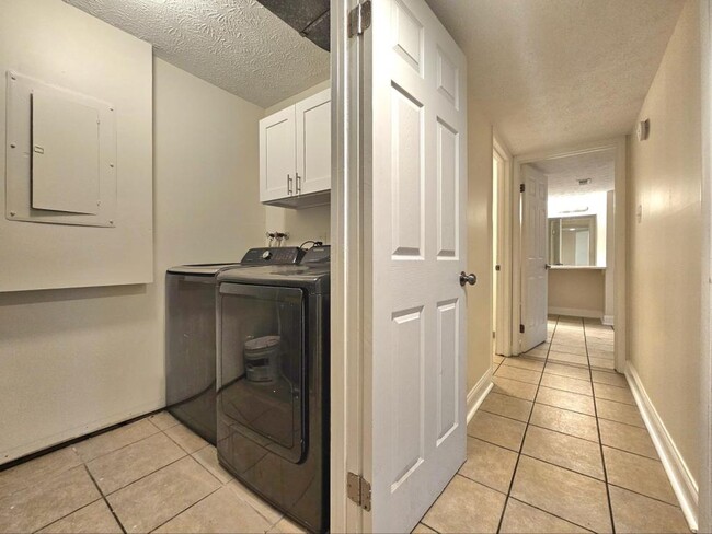 Building Photo - 8386 Brockham Dr