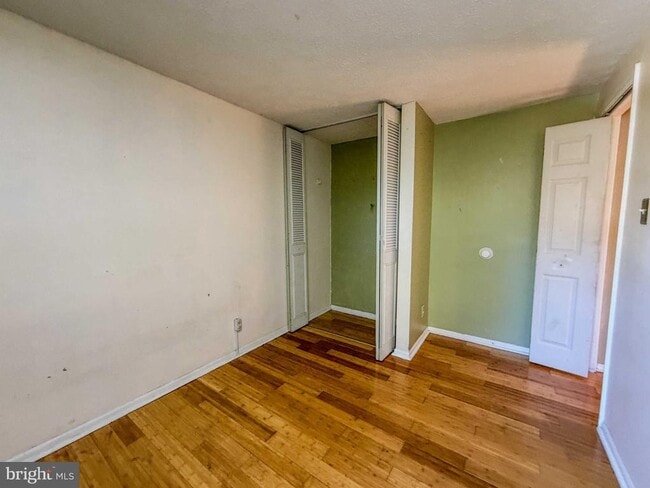 Building Photo - 58 Vanderbilt Ct