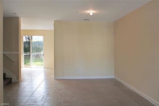 Building Photo - 3 br, 2.5 bath Townhome - 12442 Emerald Cr...