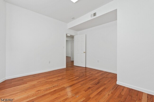 Building Photo - 1043 Hunterdon St