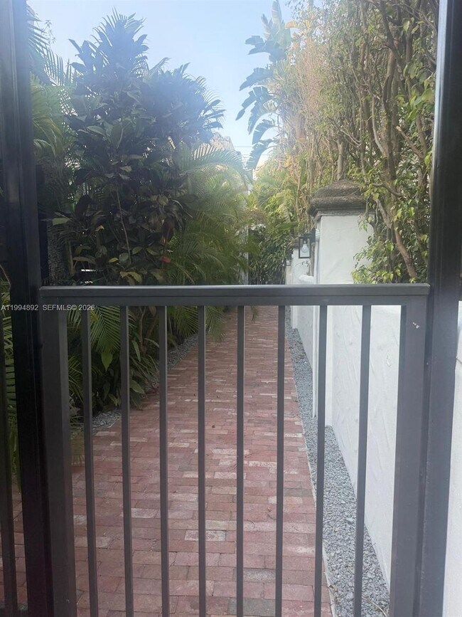 Building Photo - 1235 Coral Wy