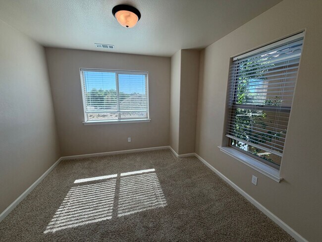Building Photo - 1194 Velarde Cir