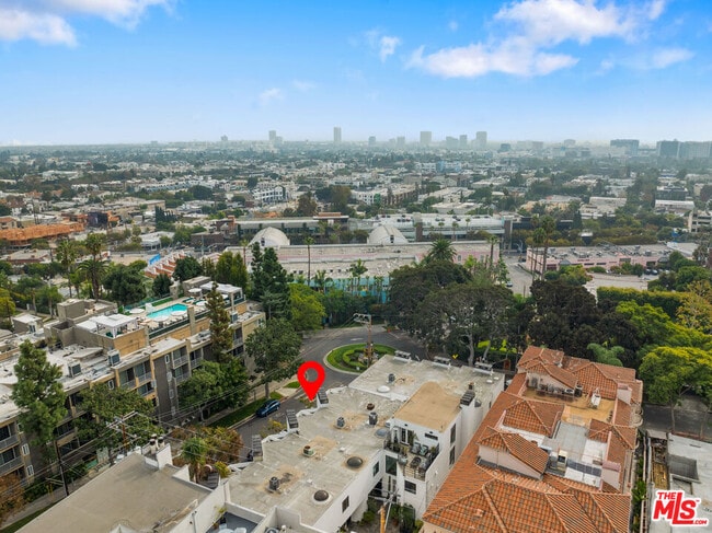 Building Photo - 8601 W Knl Dr