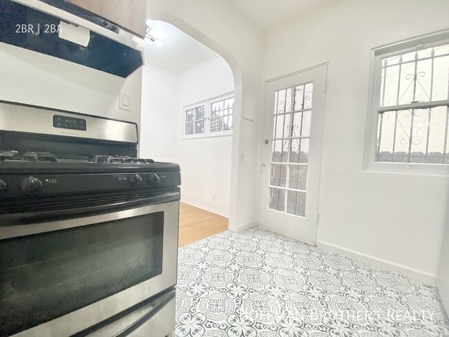 Building Photo - 649 N Spaulding Ave