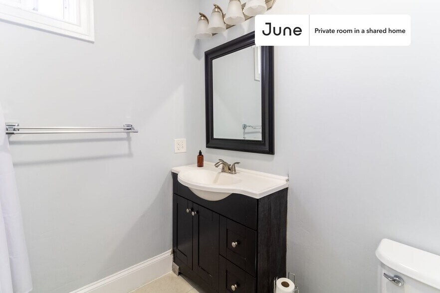 Building Photo - Room in Shared 4 bed/1.5 bath home in Dorchester - Fields Corner West