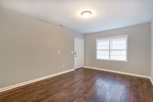 Building Photo - 1724 E 39th St