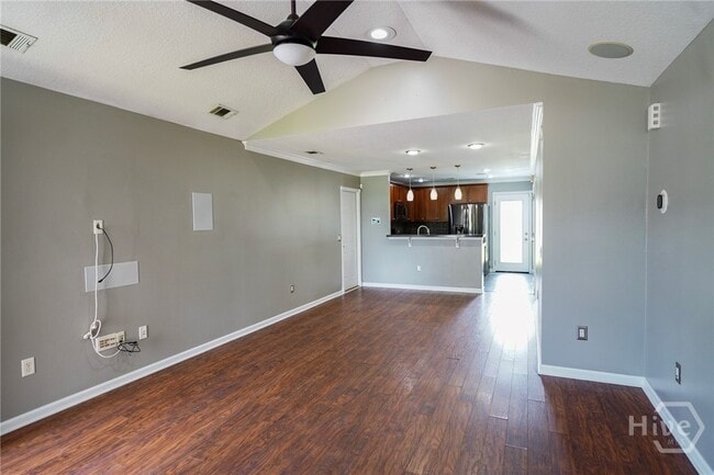Building Photo - 170 Willow Oak Dr
