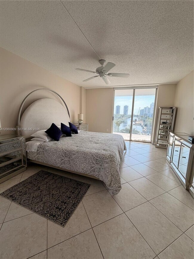 Building Photo - 3375 N Country Club Dr