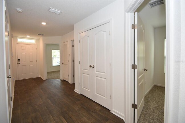 Building Photo - 6 Prosperity Ln