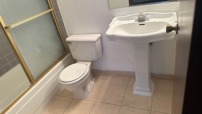 Building Photo - Beautiful & upscale 2 bedroom 2 bathrooms apartment Available for rent !!!  $ 1499