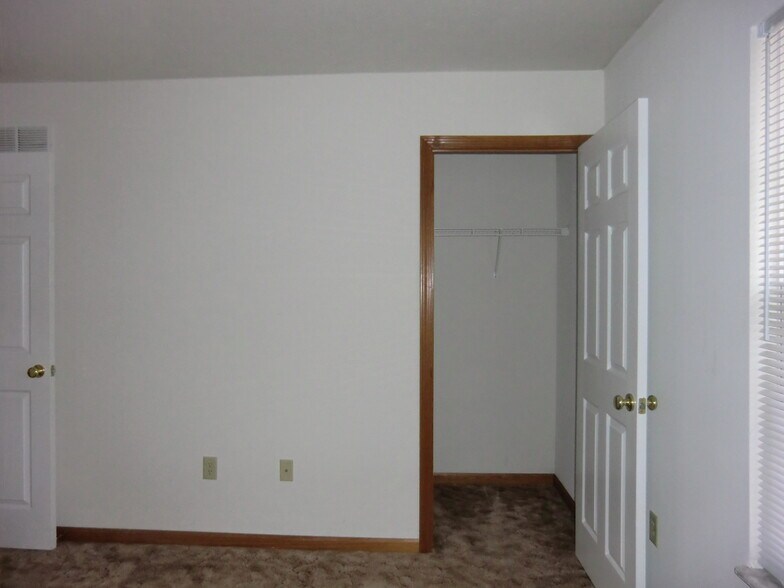 Building Photo - 436 Meadow Dr