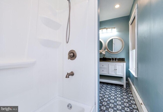 Building Photo - 121 W Arch St