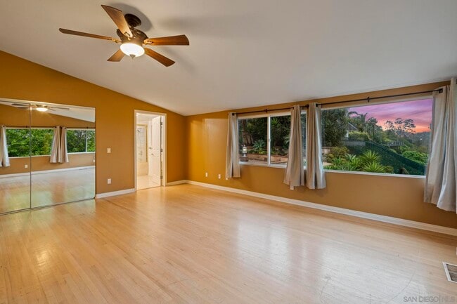 Building Photo - 6430 La Jolla Scenic S Dr