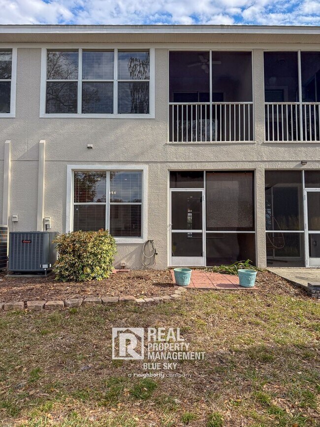 Building Photo - 2047 Park Crescent Dr