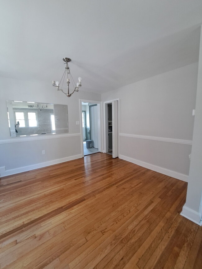 Building Photo - 1802 Maple St