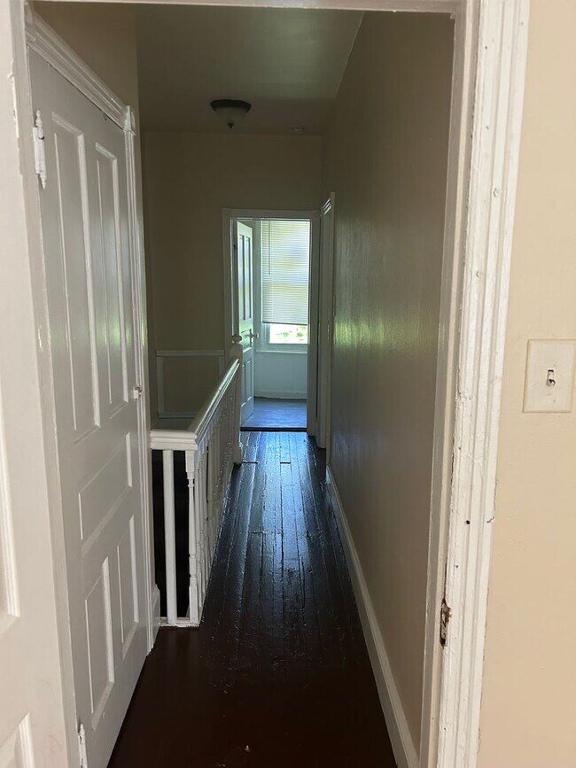 Building Photo - Germantown 2BR w/porch and yard