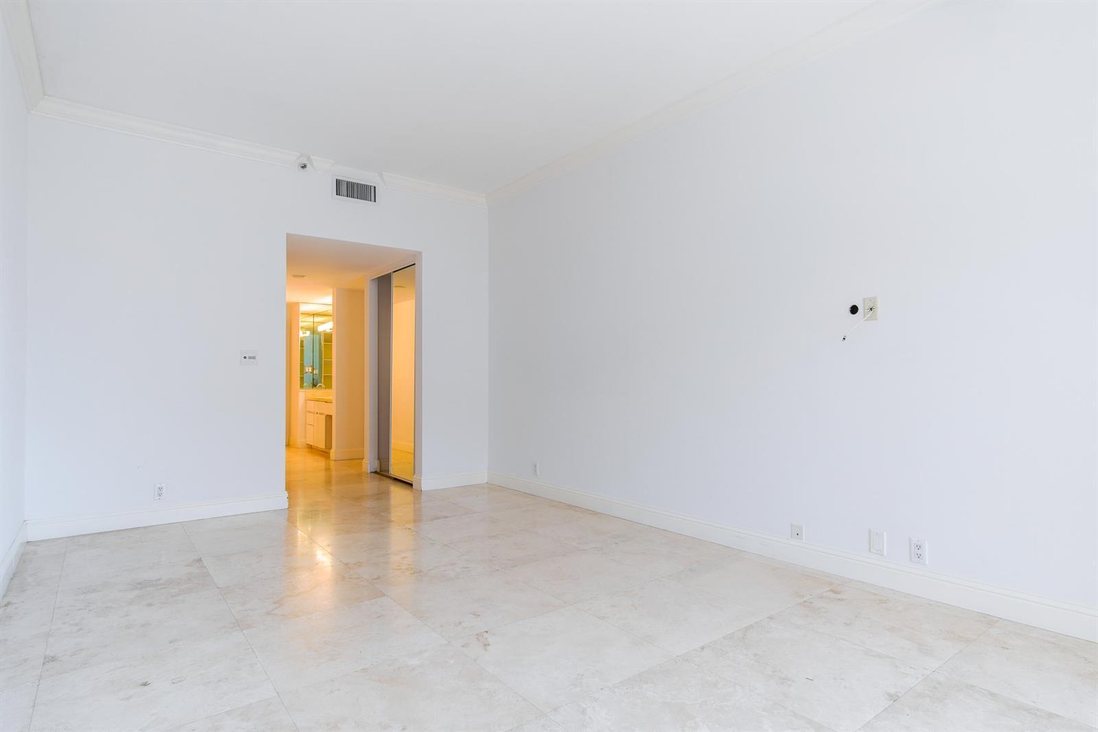 Building Photo - 251 Crandon Blvd