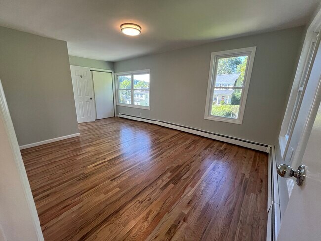 Building Photo - 30 Cross St E