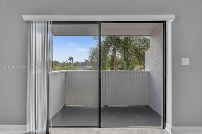 Building Photo - 14212 NE 4th Ave