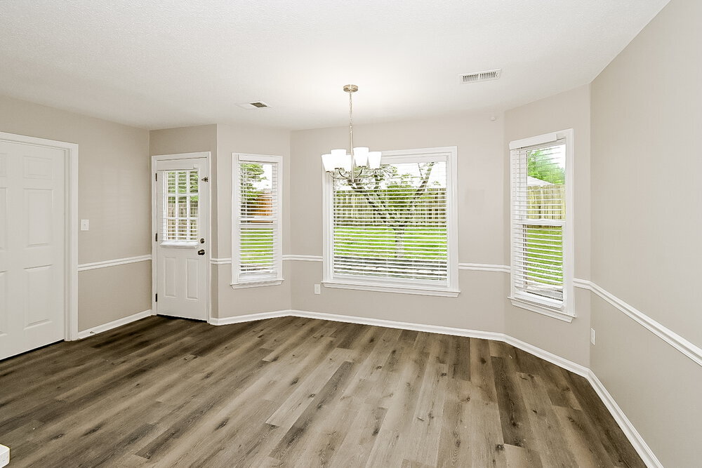 Building Photo - 8241 Meadow Vale Dr