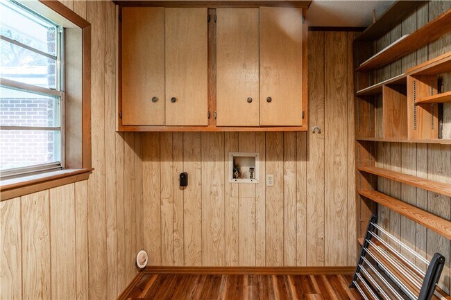 Building Photo - 3 Bedroom Home in Convenient Location