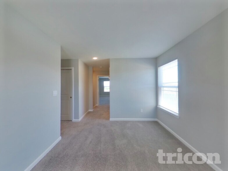 Building Photo - 1658 Fairmount Dr