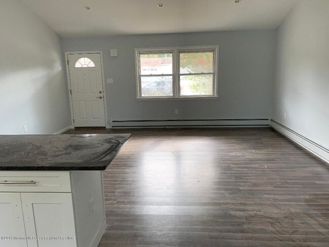 Building Photo - 5 Oneida Ave