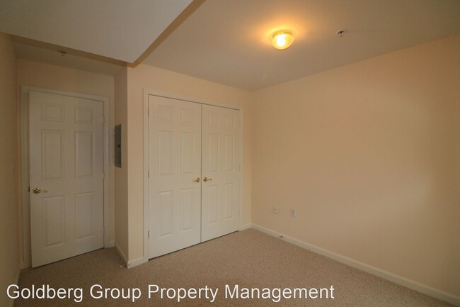 Building Photo - 6522 Lake Park Dr