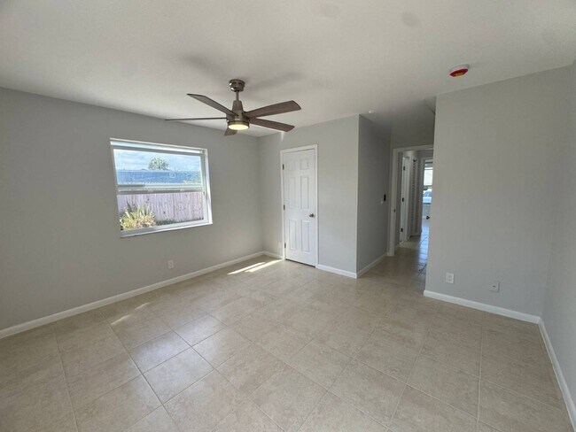 Building Photo - 1762 Service Rd