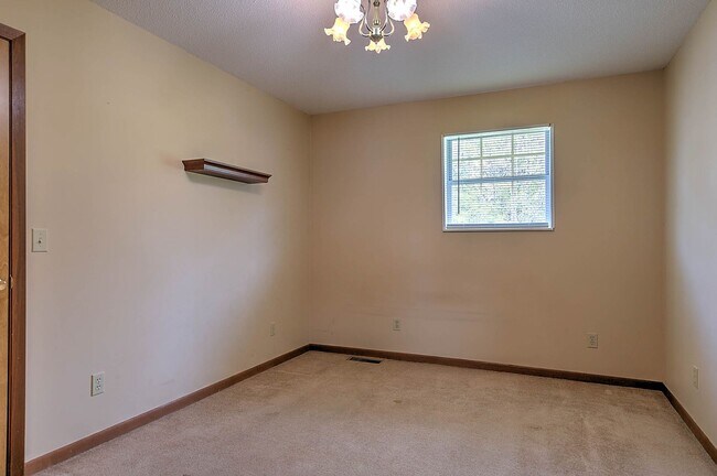 Building Photo - 307 Cypress St