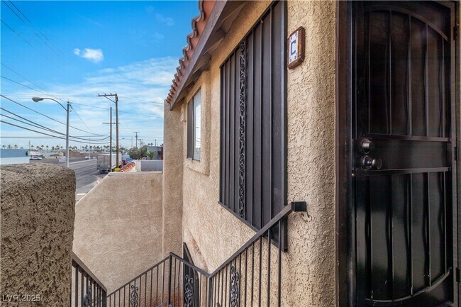 Building Photo - 2200 Venus Ave