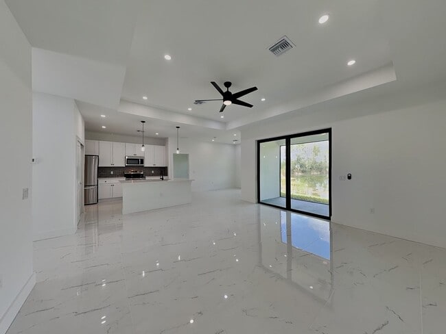 Building Photo - 4224 NE 22nd Pl