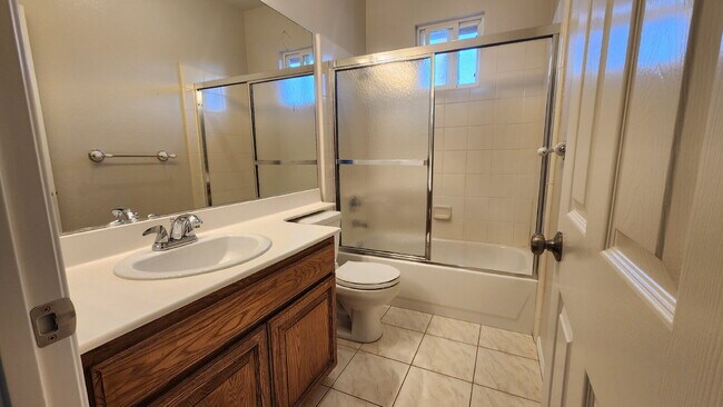 Building Photo - Gorgeous home on the Golf Course in a gated community.