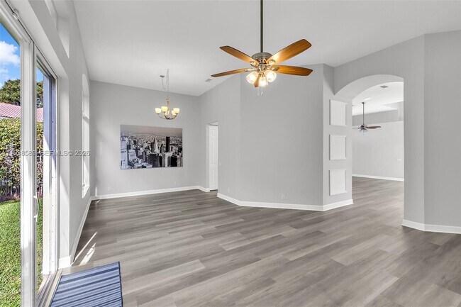 Building Photo - 558 NW 118th Ave