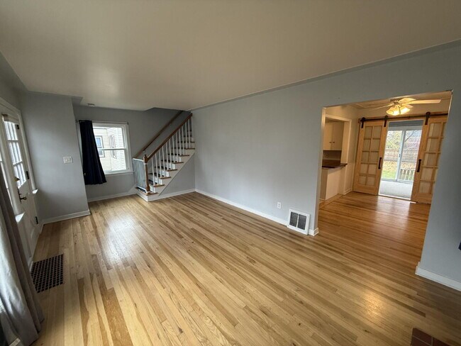 Building Photo - Alger Heights Charmer