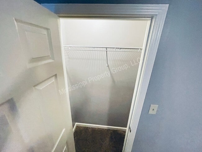 Building Photo - For Rent - 3BR/2BA + Garage