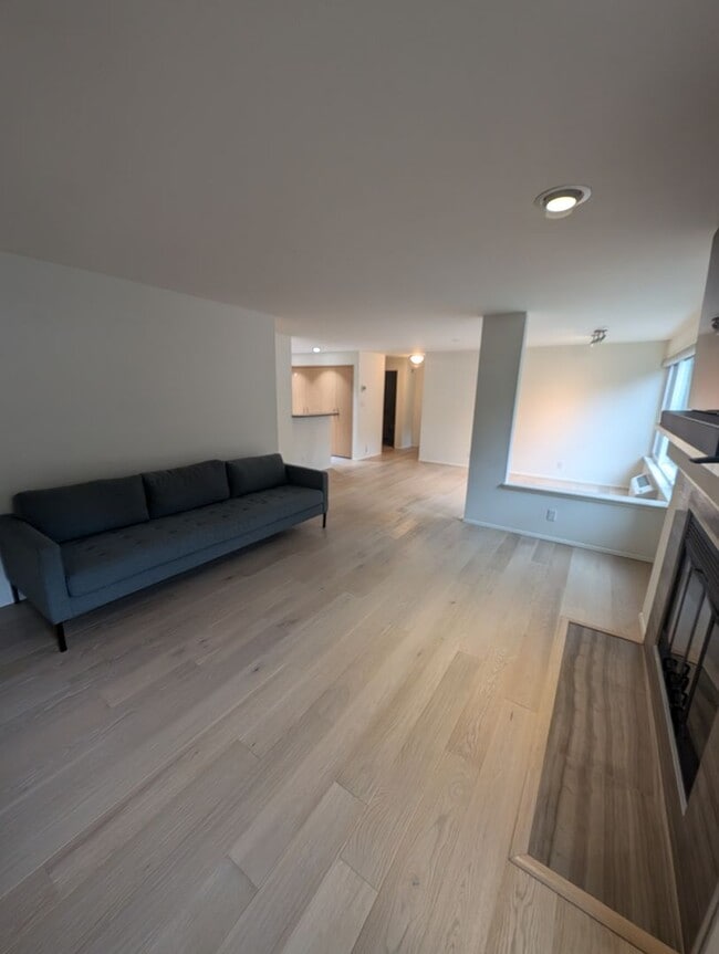 Building Photo - Capitol Hill Condo Available in June - Two Bedroom, High Floor Unit w/ A/C